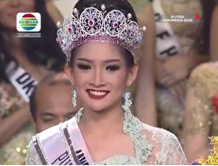 SMA1Smg2010's tweet photo. Putri Indonesia 2015. Anindya kusuma putri. Smansa 2010. X2-XI IPA6-XII IPA 6. Congrats @anindyakputri #PPI2015 http://t.co/swxtt6eRhH