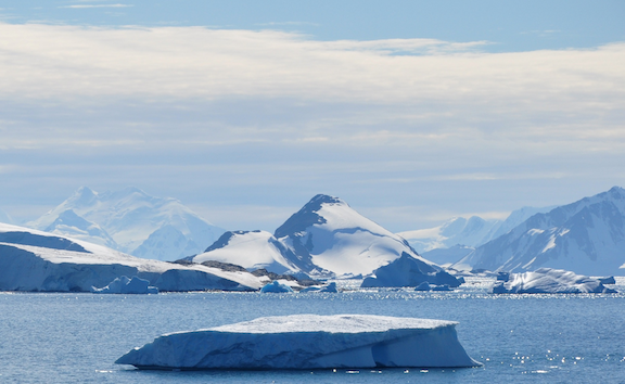 PierceNahigyan's tweet photo. 5 Gyres Heads to Antarctica with @robertswan2041 http://t.co/BS3i8yuzqL @5gyres #marcuseriksen #project2041 http://t.co/HMvsnoo0P0