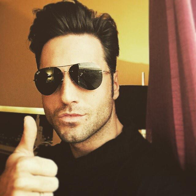 David_Busta's tweet photo. Preparados, listossss y .... #Sevilla #VivirEnConcierto http://t.co/QfCn6IlAq5