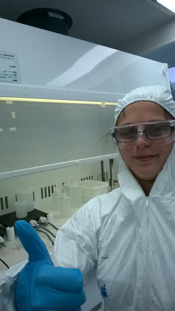 coral_chemist's tweet image. Nice clean clean lab and plastic in an acid soak ready for Monday #cleanlab #niceoutfit