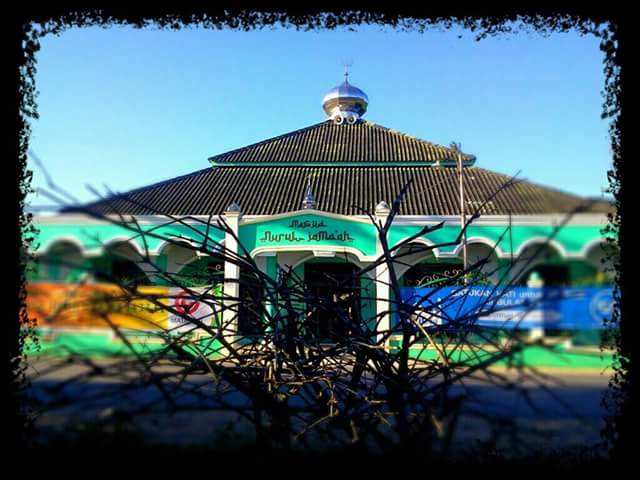 KendariKreatif's tweet photo. @PromoKendari @mma_21 Mesjid Nurul Jama'ah dulunya hanya Mushollah gubuk kayu tempat sholat &amp; belajar mengaji http://t.co/CVOFFGQptY