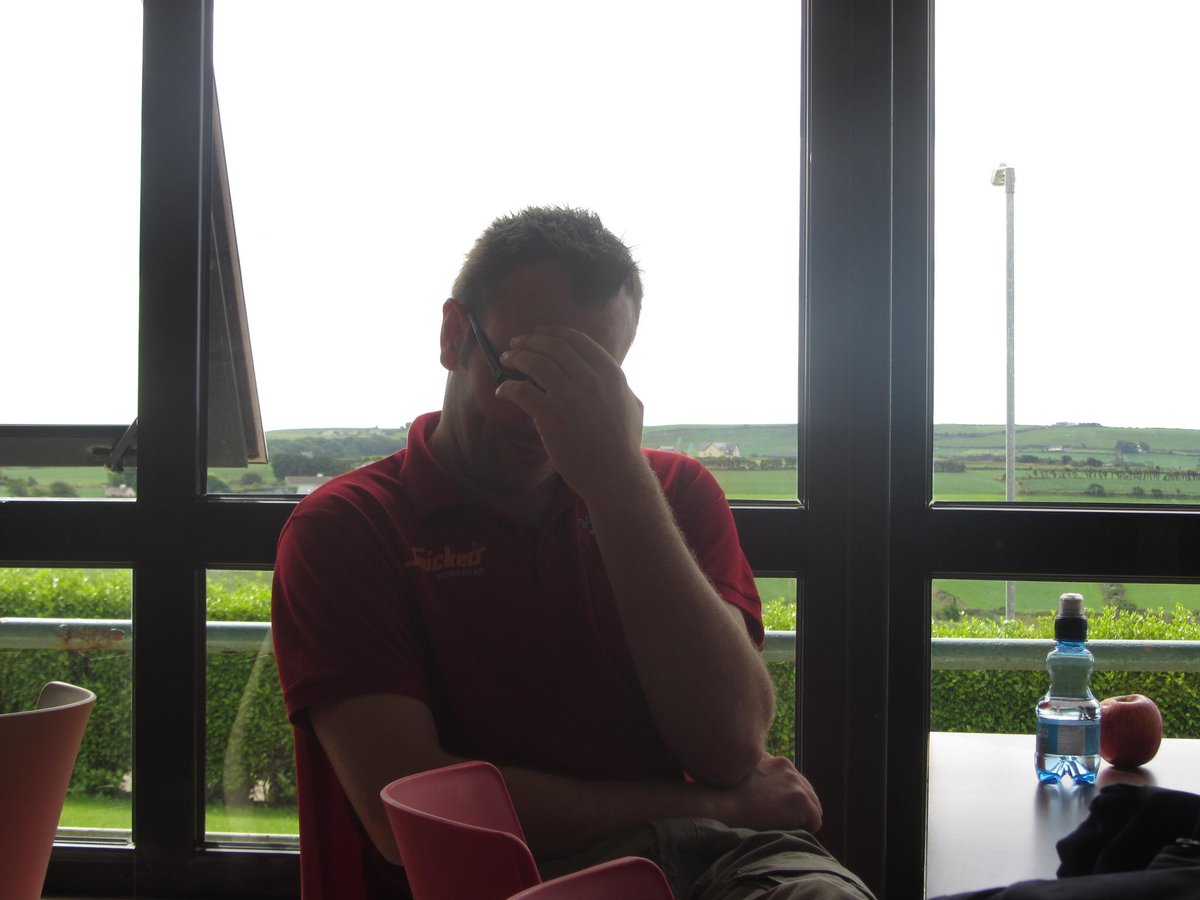 Bí linn don 2ú babhta leathcheannais idir Clann Crowley &amp; Hanley <a href="/ClannFF/">Clann Feirm Factor </a> ar <a href="/TG4TV/">TG4</a> 3 minutes to go - Serious stuff !