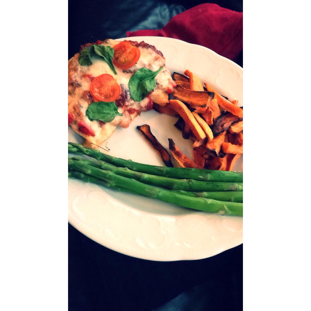 Pizza topped chicken! 👌😍#dinner #healthy #healthyliving #eatclean #cleaneating #healthydinner #cleandinner #slimming