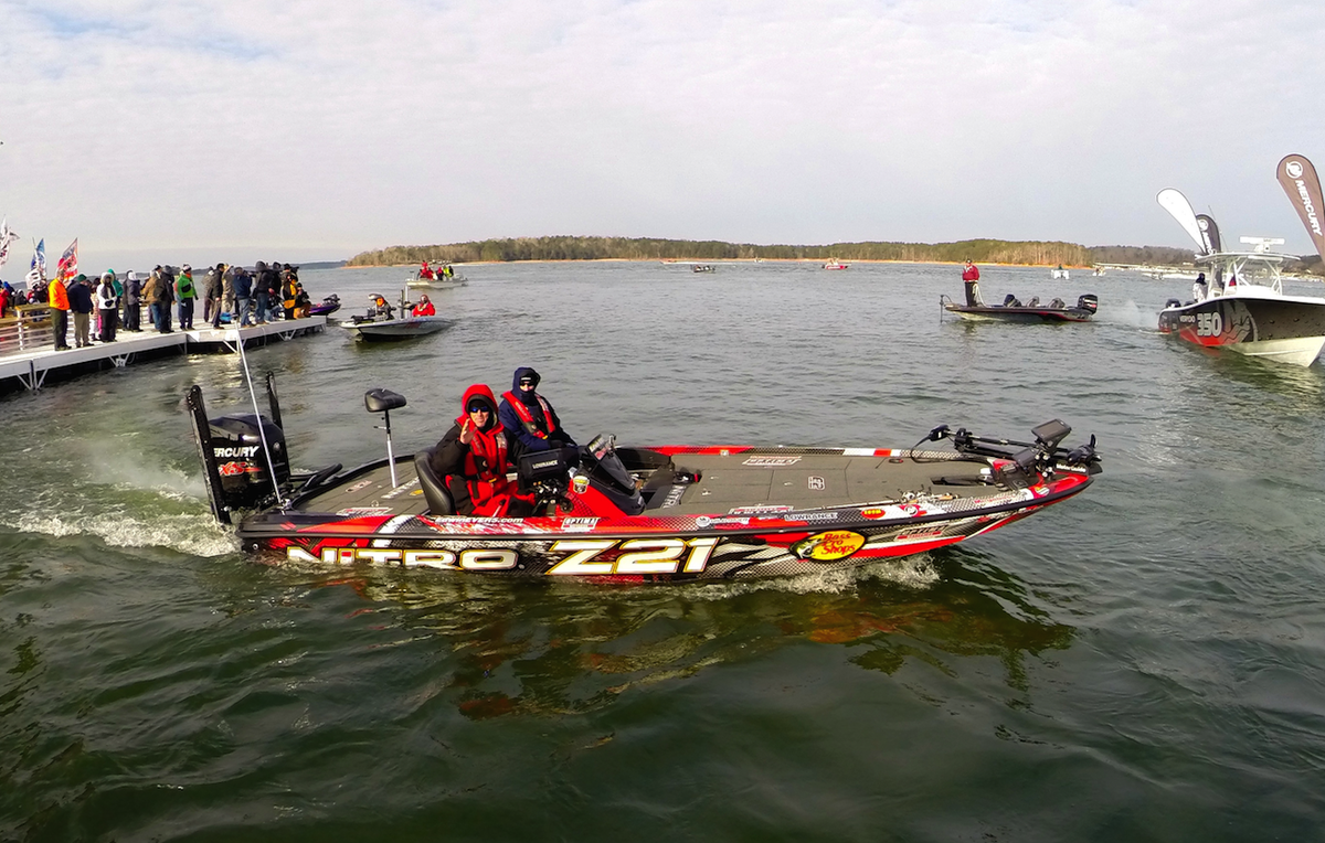 NITROClassic's tweet photo. .@edwinevers2 gives us a wave as he heads off to catch some big ones this morning. #NITROclassic http://t.co/FptEDKN98q