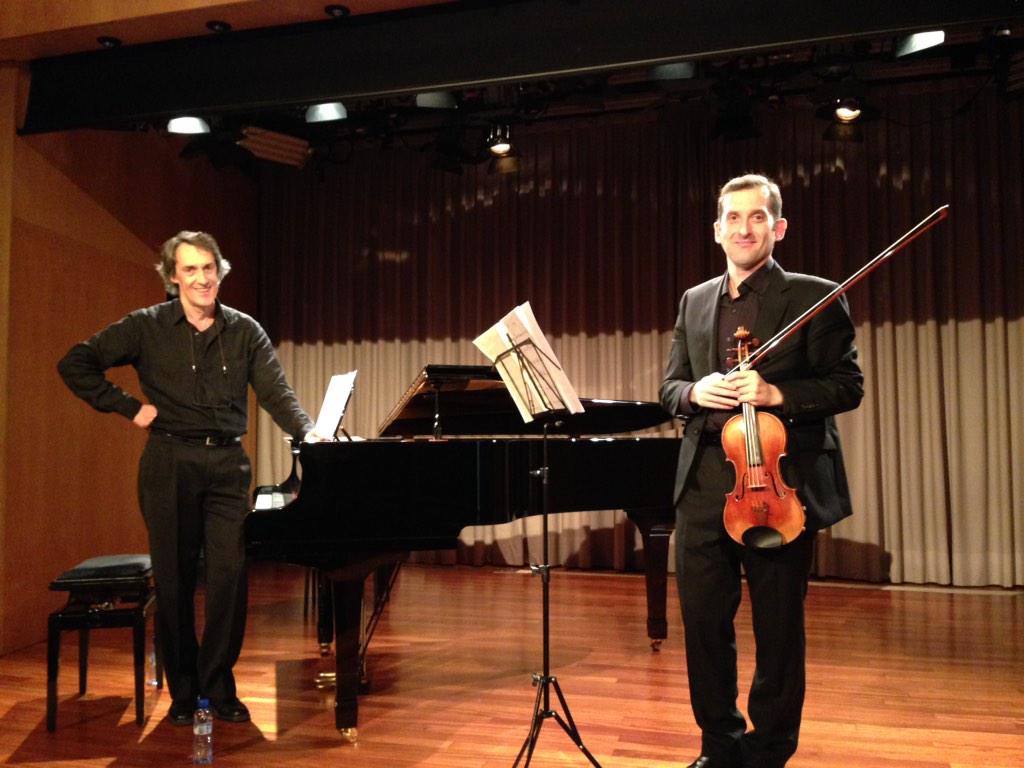 David_Bozzo's tweet photo. Ready to start! @sgaeactualidad @clivismusic @elisendacliment http://t.co/X6dyV8sAq5