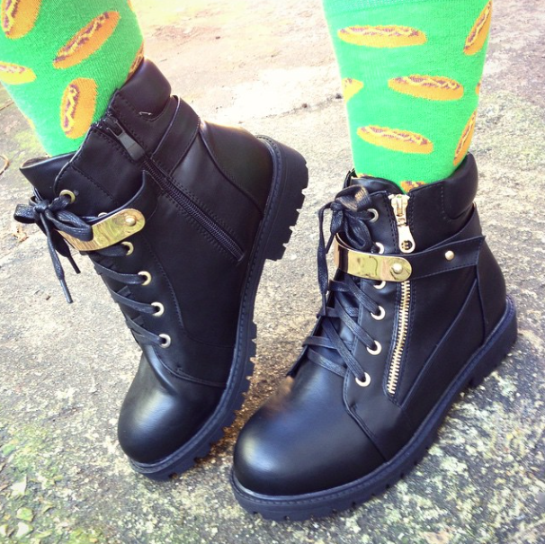 soleaffair's tweet photo. @Tessarr3 looking great in her crushier gold metal trim boots!

Shop here: http://t.co/gaWcpr5ihf http://t.co/ZshBRK5jde