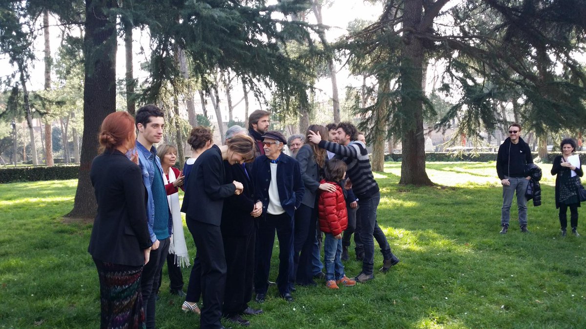 teodora_film's tweet photo. superstars a villa borghese : #trinca #puccini #cortellesi #rossistuart #riondino per #MaravigliosoBoccaccio http://t.co/j2Iuv0pyz8