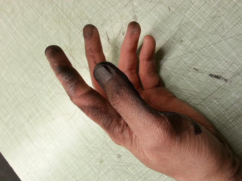 LS_Props's tweet photo. Wear gloves when spraying. Or you'll end up looking like you've destroyed a Horcrux. #potterreference http://t.co/fg0MjvBgXh