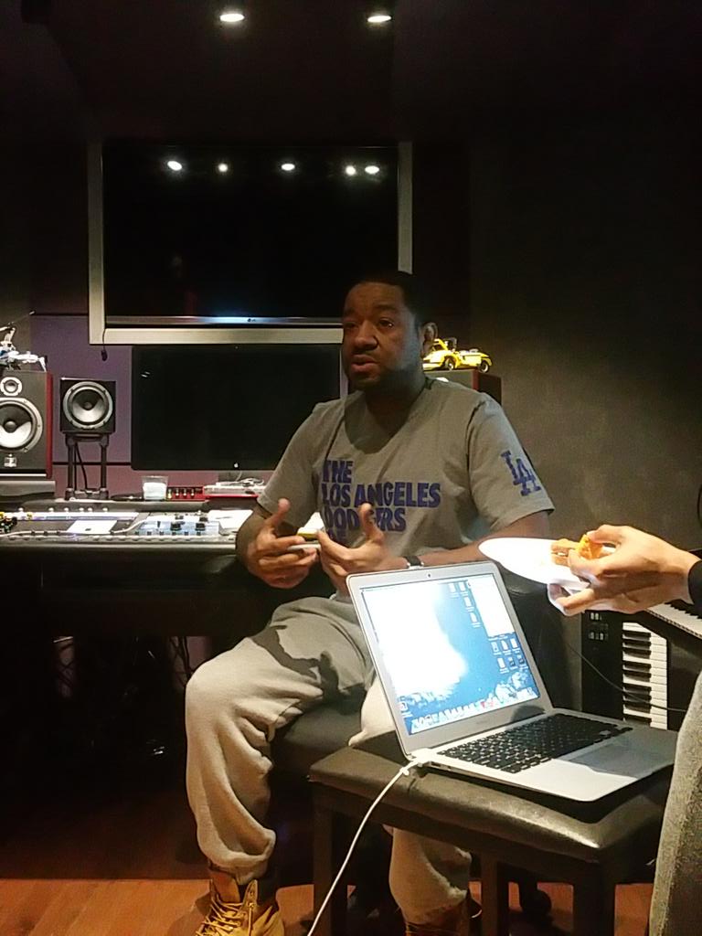 BrIIghtReDEnt's tweet photo. Talks are priceless! "If we were better listeners, we will become better speakers" .. - AP (@yourboyap) #ThinkAboitIt http://t.co/mT8hHPNk8L