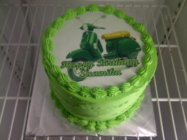 Vespa cake edible image for Mrs. Dini husband birthday surprise ♥