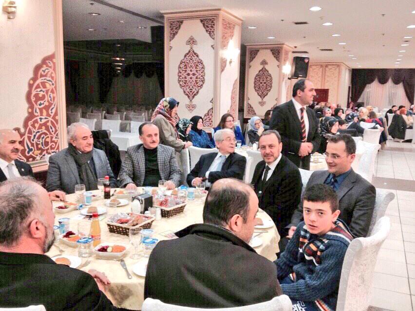 LokmanCagirici's tweet photo. Mutlu Yuva, Mutlu Yaşam Derneği'nin, Halk Sarayı'nda kimsesiz çocuklar yararına düzenlediği geceye katıldık. http://t.co/8CVmBwB9H7