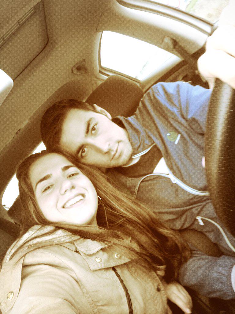 MarianoNG2's tweet photo. Buen dia con mi niña @Beeeiitaaa http://t.co/8pB805Cm6w