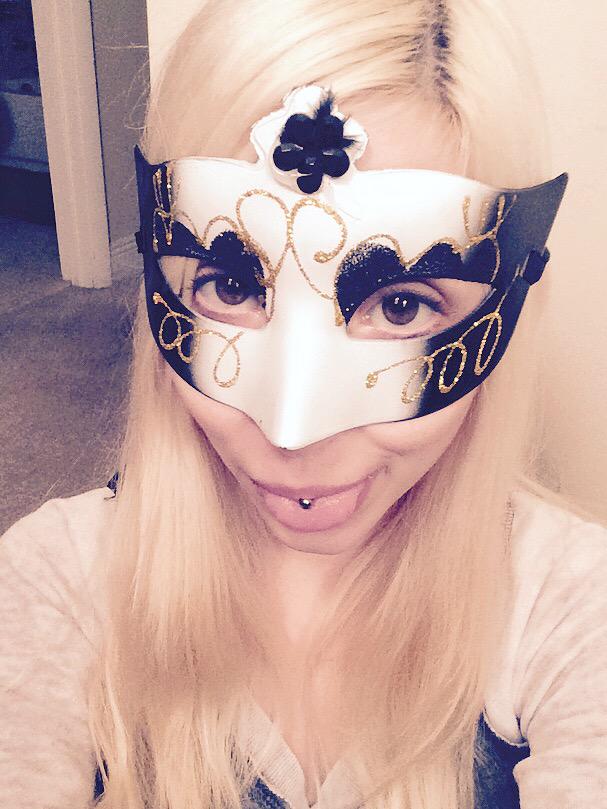 PerriPiper's tweet photo. I get really #bored sometimes. I so play #dressup #bigkidshavefuntoo http://t.co/hV1DNcQgL7