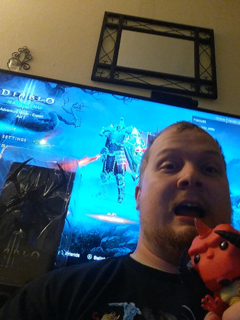 B3nny_C's tweet photo. @Diablo gotta couple new additions to my diablo collection, thanks to the gf. Now it's grift  time. http://t.co/Mw81Mffvf7