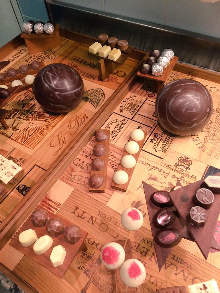 LacalamitaLuca's tweet photo. Our Super Chocolate Assiette is ready for Service!👌 @Valrhona @PastryRev @PasticceriaInt @oloapmarchi @carlo_spinelli http://t.co/FnO0u9rvdz
