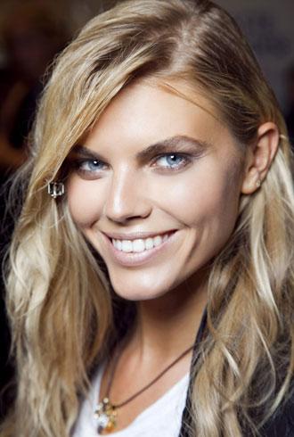 ipromisestudio's tweet photo. 11 ways to never look bad in a photo again: http://t.co/tTuXyoircs http://t.co/Pv7Lmi85Gr