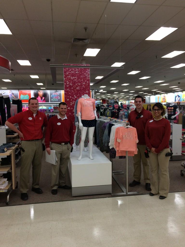 A_Pykkonen's tweet photo. AMAZING mannequin execution by the T620 team! Bring on the sales! http://t.co/v9NbRdB993
