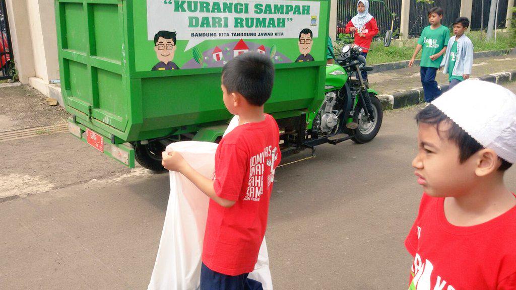 Boedhi1965's tweet photo. @ridwankamil  @OdedMD  @yossiirianto  Apresiasi utk sahabat yg tiada henti  mendukung &amp; Mlksnkn #GPS  di @LurahRanum http://t.co/mPV7I4lqxb