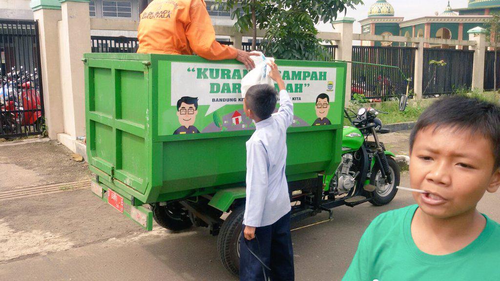 Boedhi1965's tweet photo. @ridwankamil  @OdedMD  @yossiirianto  Apresiasi utk sahabat yg tiada henti  mendukung &amp; Mlksnkn #GPS  di @LurahRanum http://t.co/mPV7I4lqxb
