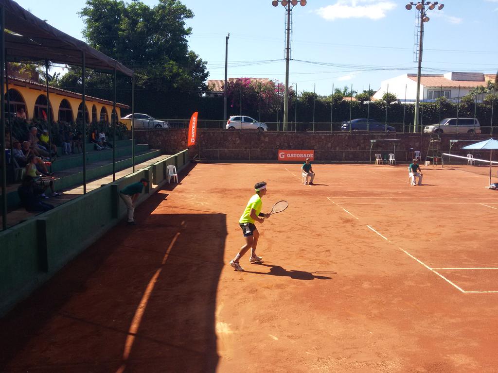 uhprensagrafica's tweet photo. #OpenMaya | Iván Endara gana el primer set 6-4 a Marcelo Arévalo. http://t.co/2ZBIkoLRiJ