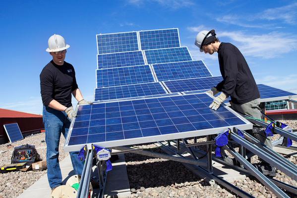ClimateGroup's tweet photo. Low carbon economy brings more and better #jobs, says new @ilo report http://t.co/XTMzbjmBxL  #RE100 #WeMeanIt http://t.co/EohEtIM5fv