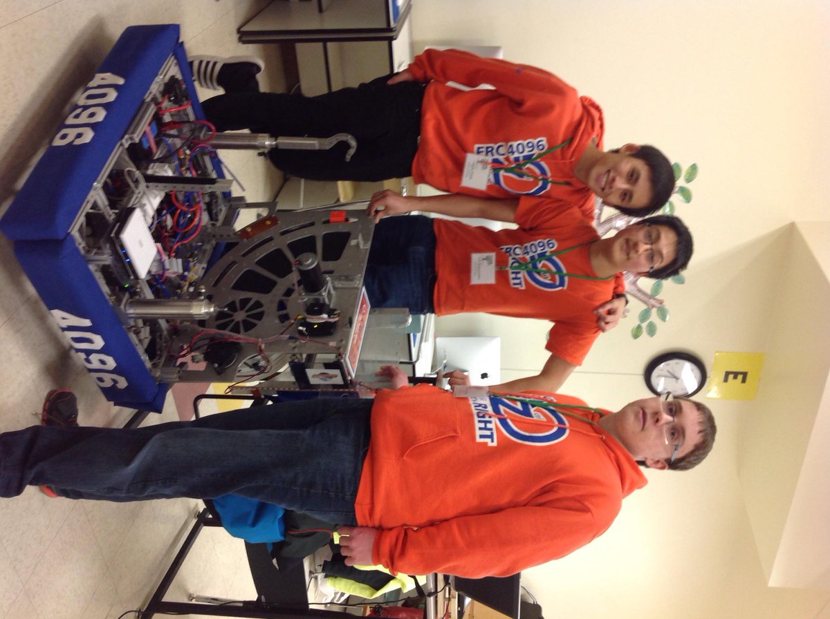 CSideAlumni's tweet image. CSide Alums @ Invention Fair w/their Frisbee Throwing Robot! Thx Justin, Lyle &amp;amp; Robert! #CsideInnovators