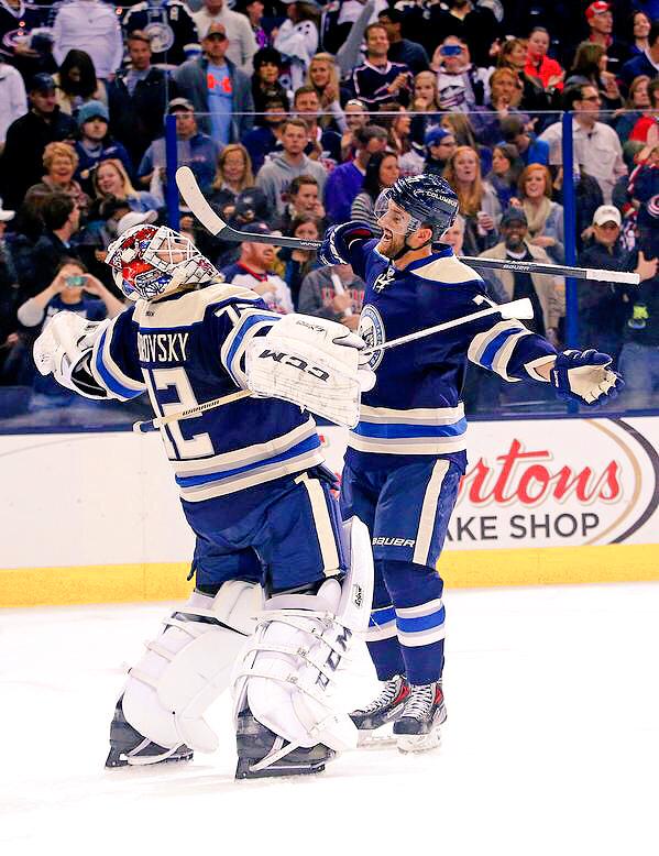 TaylorUnruh's tweet photo. “@GoalieWays: When you walk into a party and see your bestfriend http://t.co/9ZhWVO16Iq”@vanosshaw