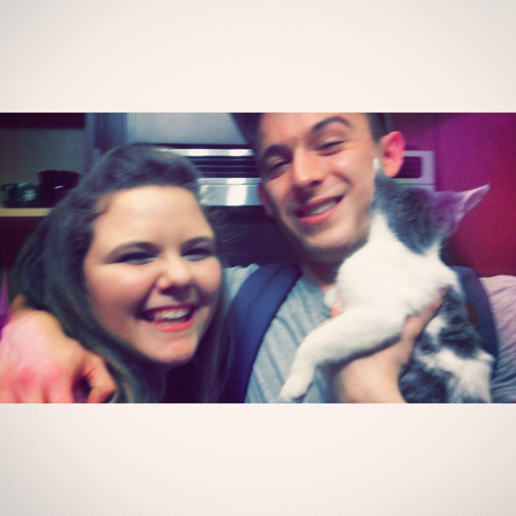 xoxashleighe's tweet photo. @e_hall_ and I occasionally take selfies with cats π±π±π #FlashbackFriday #KittySelfies #Bestfriend #FBF http://t.co/gBVs8wVaxk
