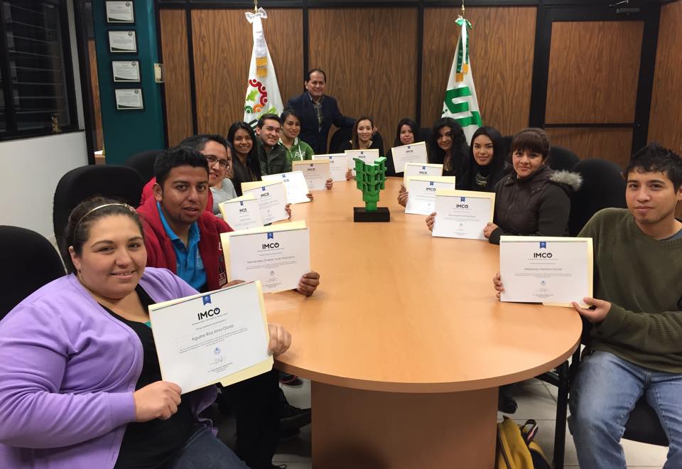 UTLinaresOf's tweet photo. Felicidades a los estudiantes de la carrera de #DesarrolloDeNegocios http://t.co/KCrWNXhTF9