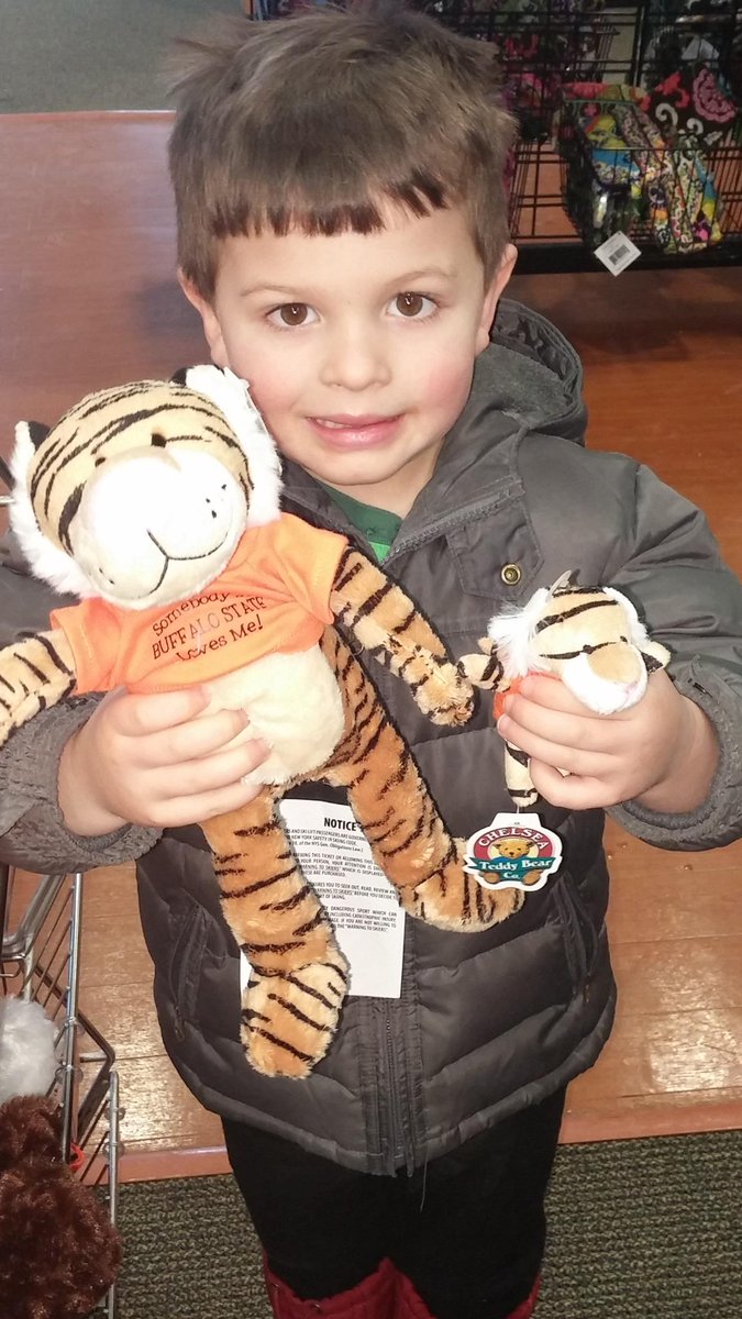 BuffStateCAPE's tweet photo. Littlest member of the #buffalostatecdc team #littlehelper #bengalpride @buffalostate http://t.co/tz46ndloq7