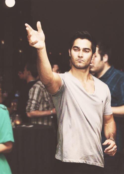 UltimateTylerHL's tweet photo. Amazing picture xx @tylerL_Hoechlin #cute #TylerH #BelgiumLoveU http://t.co/Xmjdb4YiDO
