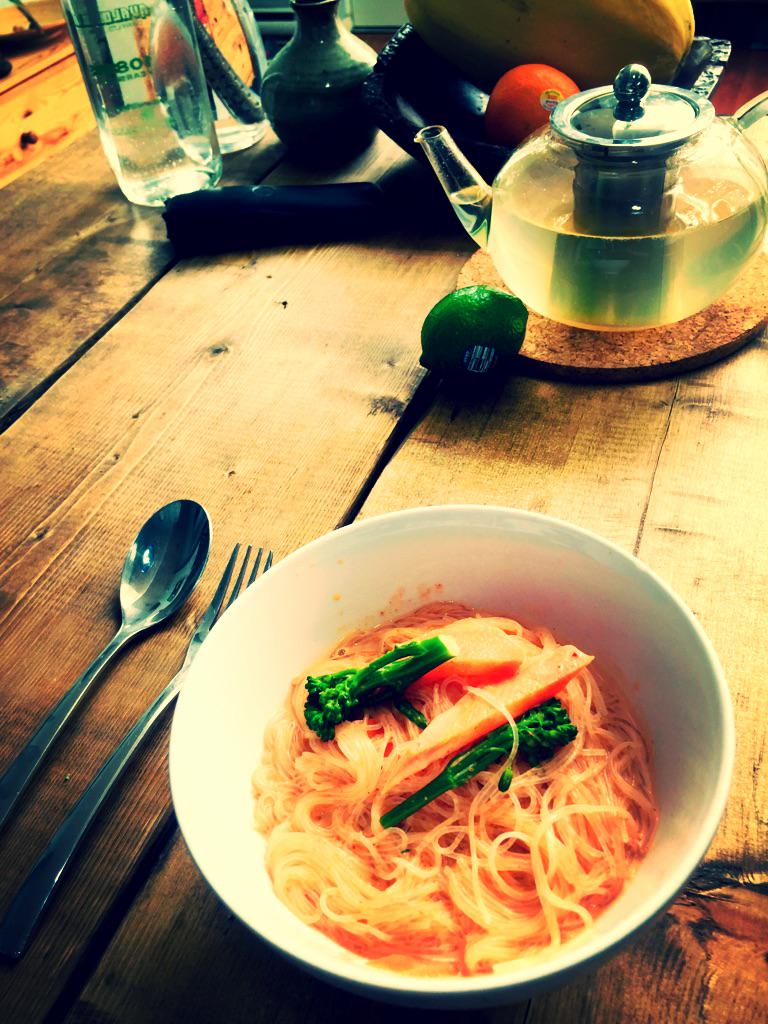 BiSKD's tweet photo. Stopped by the holistic home chef @JenCasano's for a meal and to get down to business #delicious #nutritiousmeetings http://t.co/DXJkWM4Ade