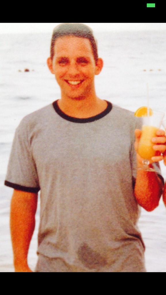 Owen_Nad's tweet photo. "If drinking margaritas and listening to Katy Perry is gay, who wants to be straight?" #NotAaron http://t.co/zXoF36sPtp