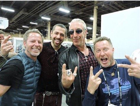 ChipandPepper_'s tweet photo. C&amp;P with @deesnider in the news!! http://t.co/h9Ut5dB7Ks http://t.co/sEf28L0rer
