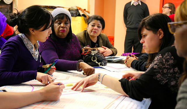 StreetsblogNYC's tweet photo. Bushwick residents tell DOT they'd like more bike lanes, please: http://t.co/tuycSCJNaH #BushwickBikes #bikeNYC http://t.co/vCUoQL01PB