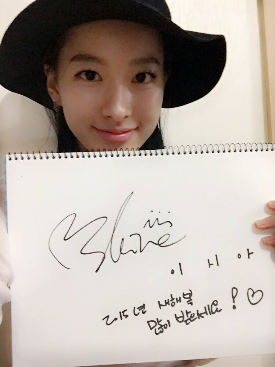 luceatexia's tweet photo. [150219 Facebook Update] Have a happy new year~ ^^ https://t.co/1a3SGkkvEn http://t.co/wGPJybsgGe