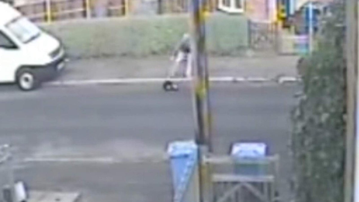 SkyNews's tweet photo. Man sought by inspectors after he was caught on CCTV punching his dog http://t.co/nbe2LrqiJm http://t.co/WqRG3TSNCL