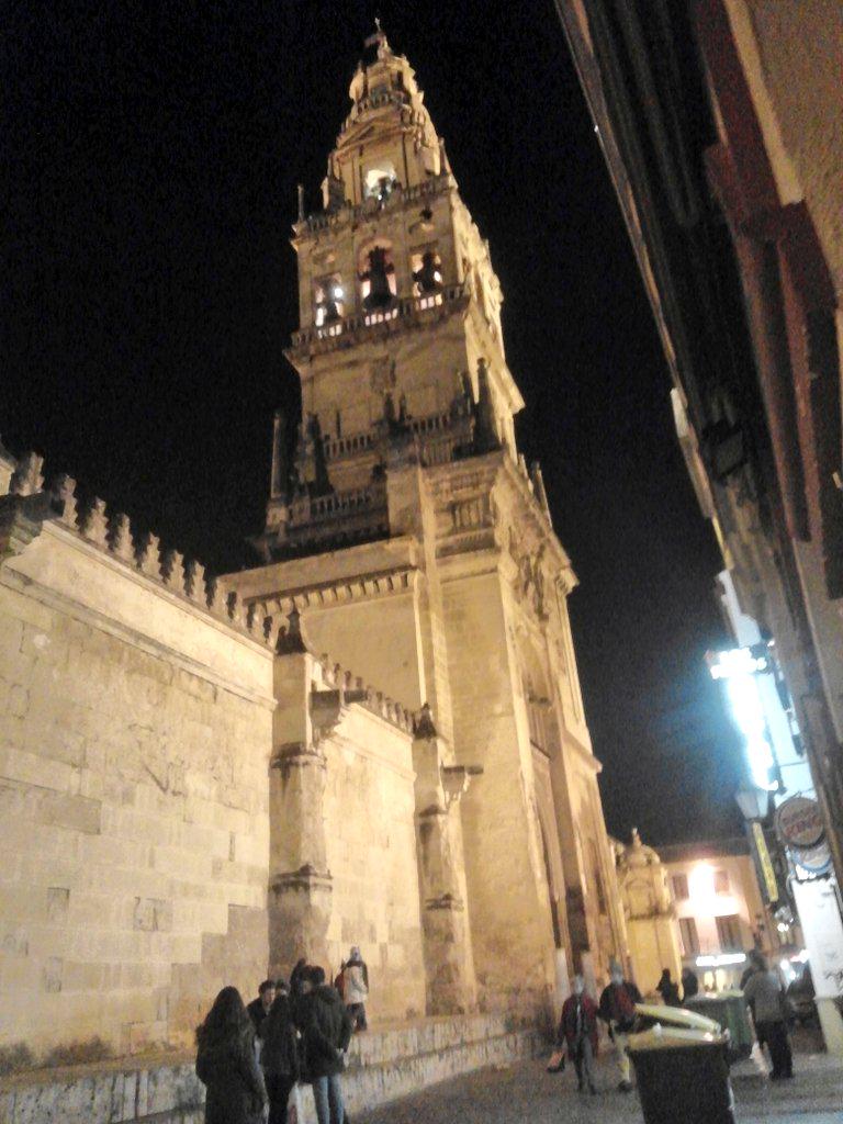 IsabelBeAr's tweet photo. Paseo nocturno,  despejando la cabeza http://t.co/5peKix0E9R