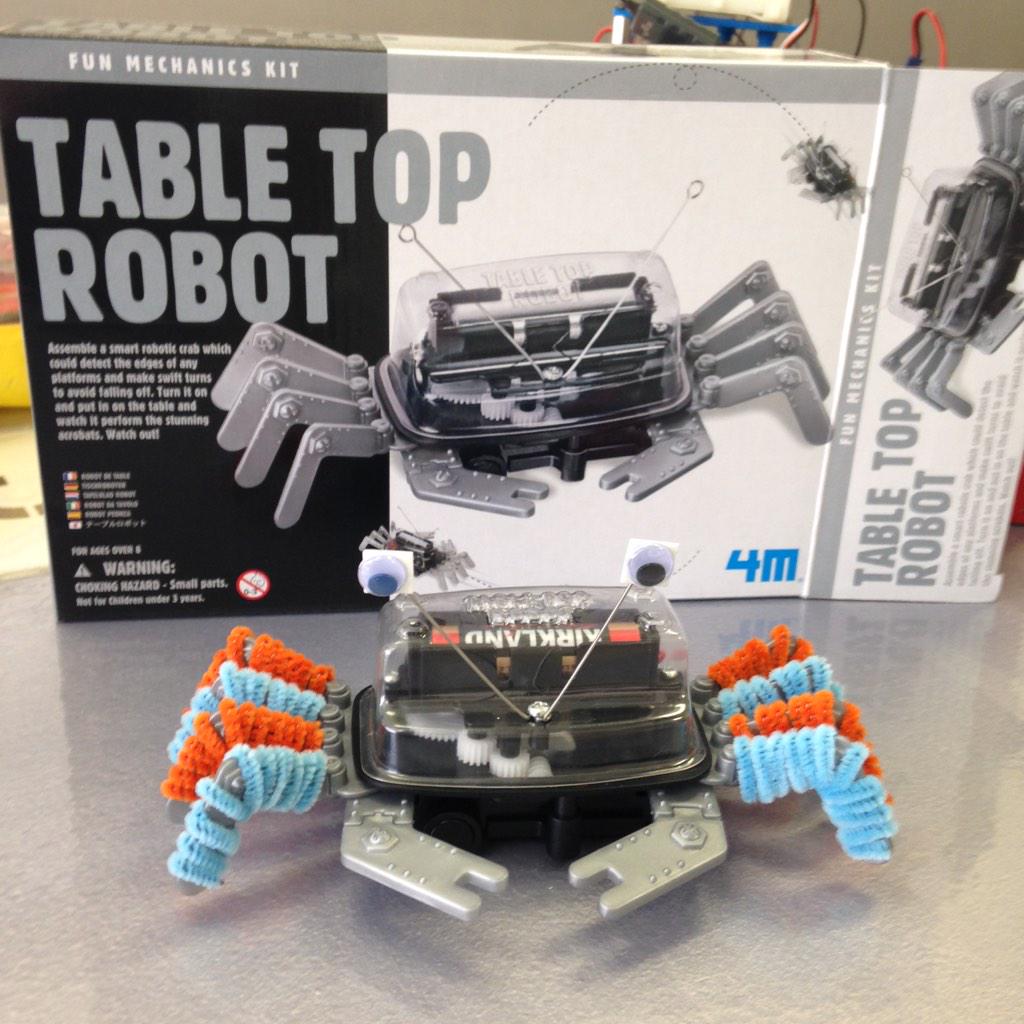 tiffobotix's tweet image. Partying with the table top robots @RollingRobots #robots #rollingrobots #tabletoprobot #4m #kidsparties