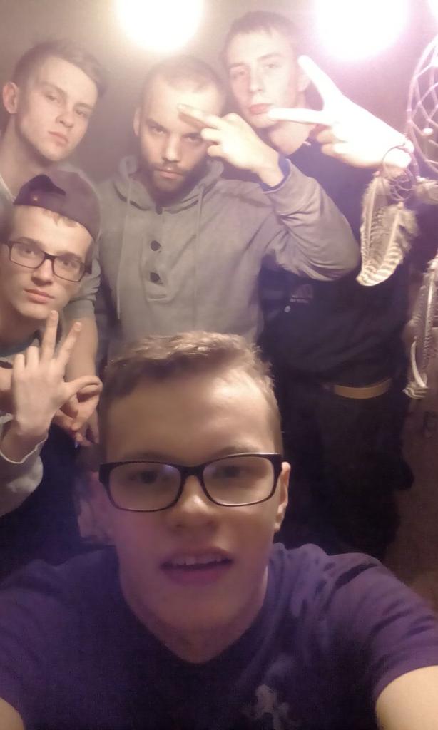 citrons007's tweet photo. Balle ar Deividu Stethemu! :) #davidstethem #zmejs #ripzz69 #2chainz 
Holivudas cieniga bilde! http://t.co/eROBLguMK1