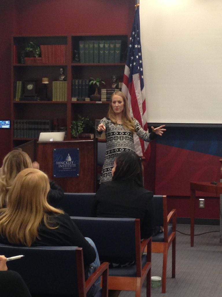 Lindsay Zizumbo teaching the #ElectHer attendees about the nuts &amp; bolts of running a campaign. <a href="/AAUW/">AAUW</a> @ASUUevents