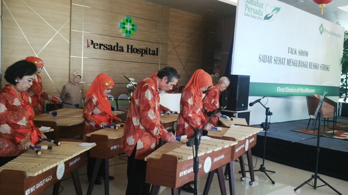 PersadaHospital's tweet photo. Hiburan Kulintang Gatut Kaca Malang di Talkshow Persada Hospital. Old is Gold. http://t.co/HsC9oEYUFY