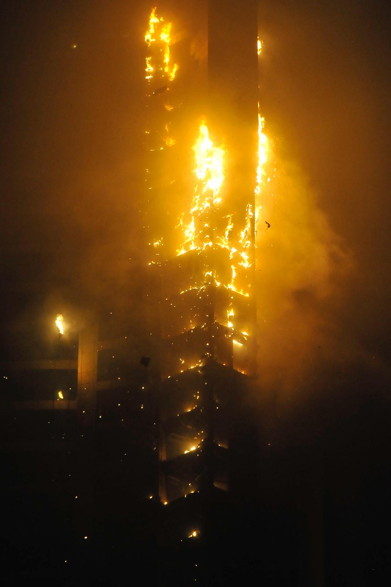 abedismail's tweet photo. #dubai #fire #TorchTower #dubaimarina http://t.co/vRgq9Yz4Hp