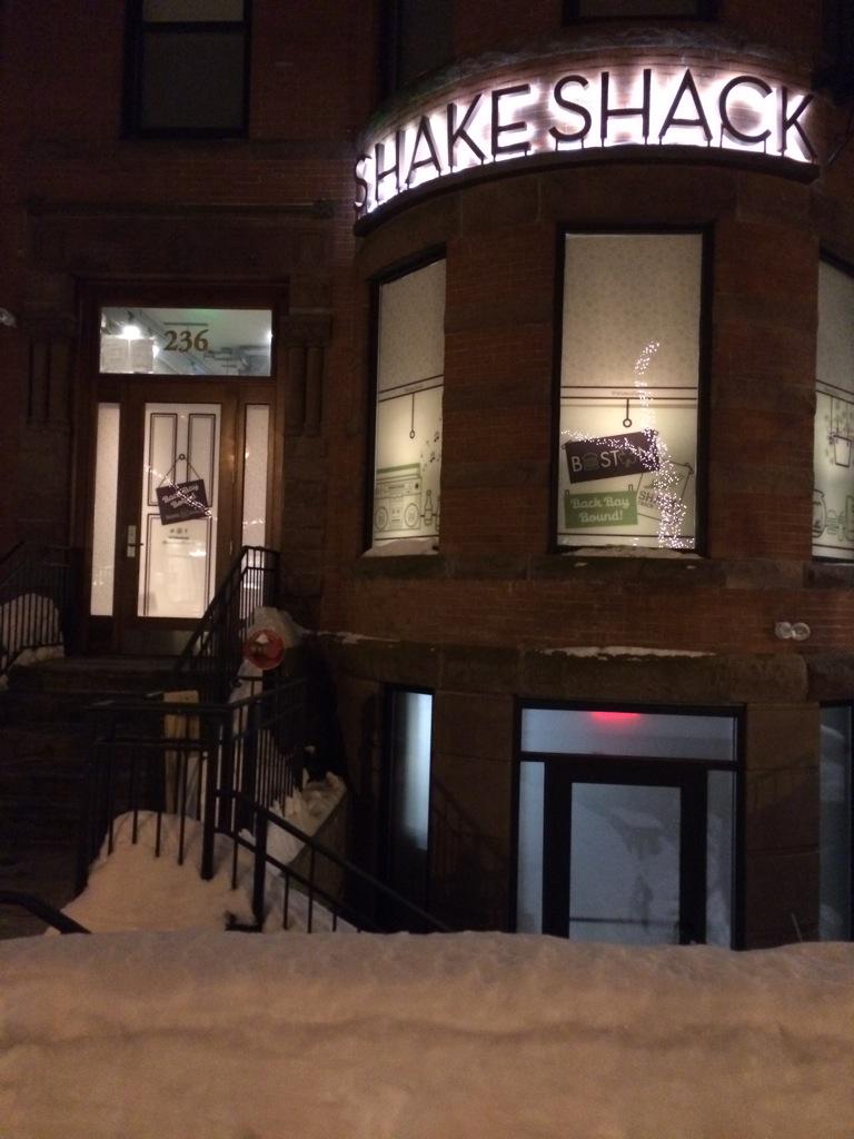 thepaigetobin's tweet photo. "@BostonTweet: The soon-to-open @ShakeShack on Newbury Street looks good in the snow. http://t.co/pQ4VzkXJlJ" @courtdez