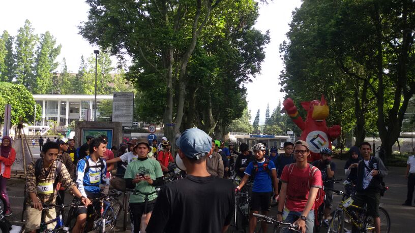 Dan tarraaaa, boulevard penuuuh banget oleh para peserta #GowesGame