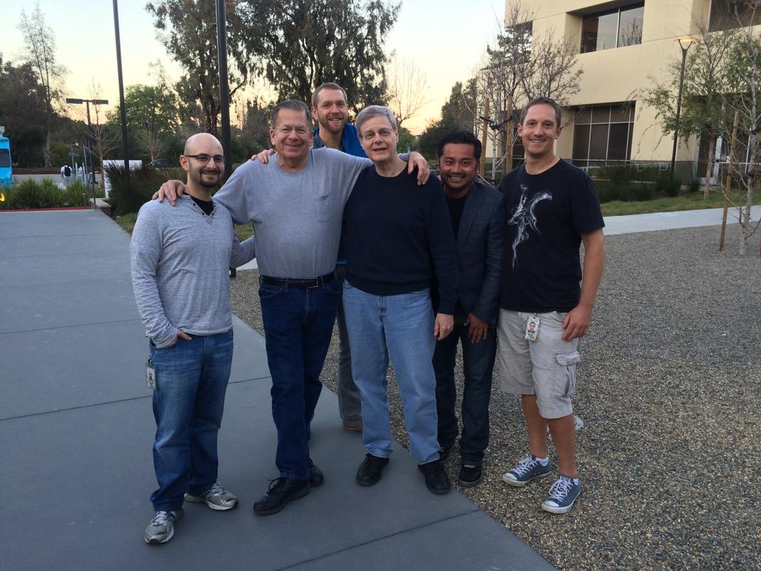 Jose_Cong's tweet photo. Can you say legacy? #iPodOriginal http://t.co/RgZMnro7dk