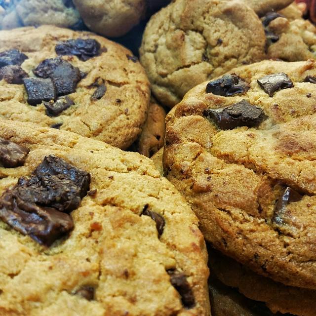 Marggarre's tweet photo. To eat or not to eat... #cookies #chocolatechip #davidcookies #plazalasamericas #mike365 #foodporn http://t.co/V6Zfh0NuWl