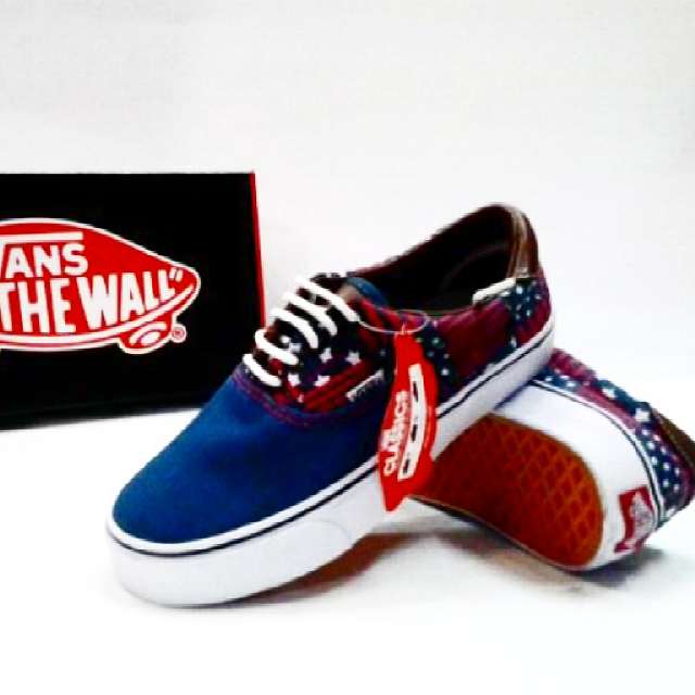Vanz of the top size 38-42 price 230k hubungi tlp : 085659122987 pin:2640113e or 53f9bb22