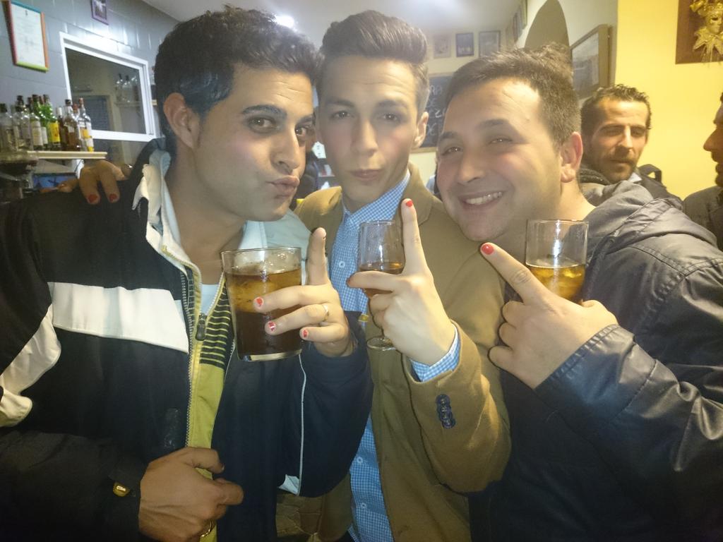 demonioalgaba's tweet photo. Celebrando el 1 en @alcaladelrio gracias por todo vuestro apoyo @LaureAlves4 @rafacivi http://t.co/79v0Tmm4je