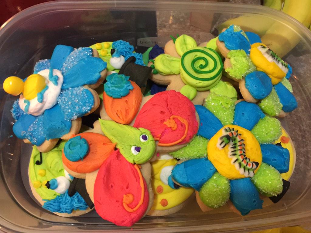 lorimauser's tweet image. The things you do for your daughters volleyball team @WiJrs #13elitestrong #glpl